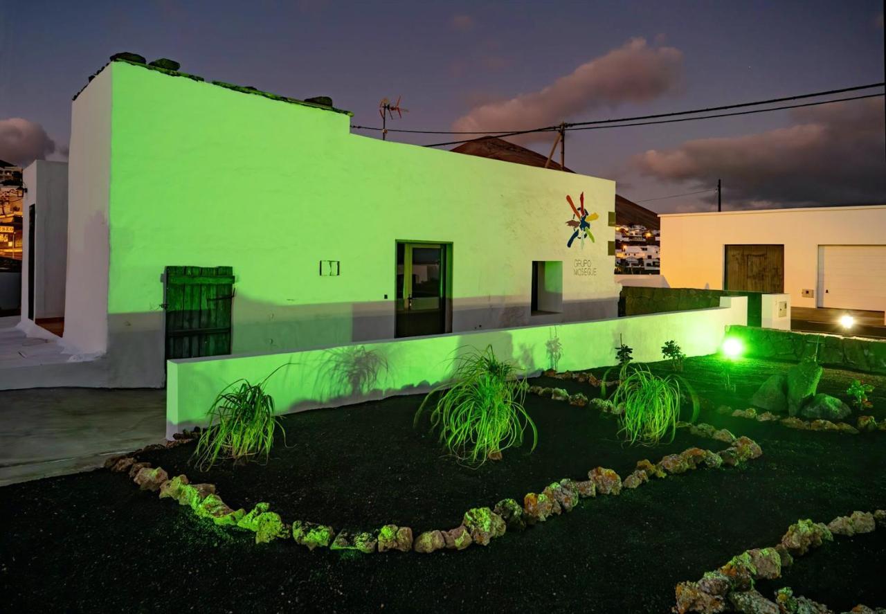 Comfortable House In Tias With Free Parking Exterior photo